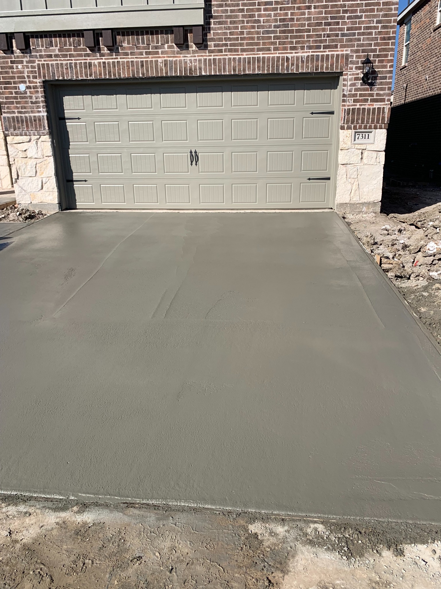 Residential driveway finish